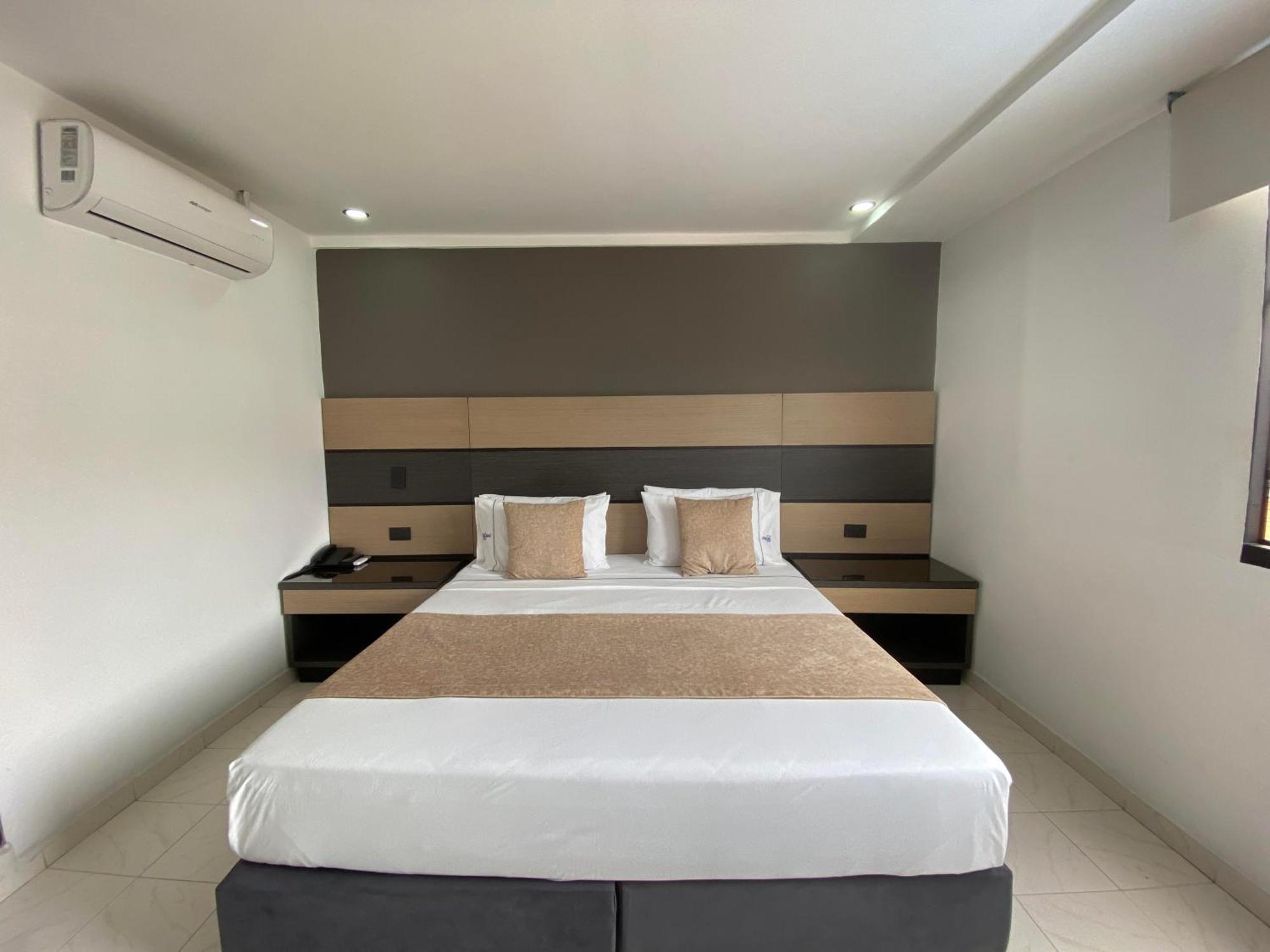 Hotel Plaza Real Ocana Екстер'єр фото