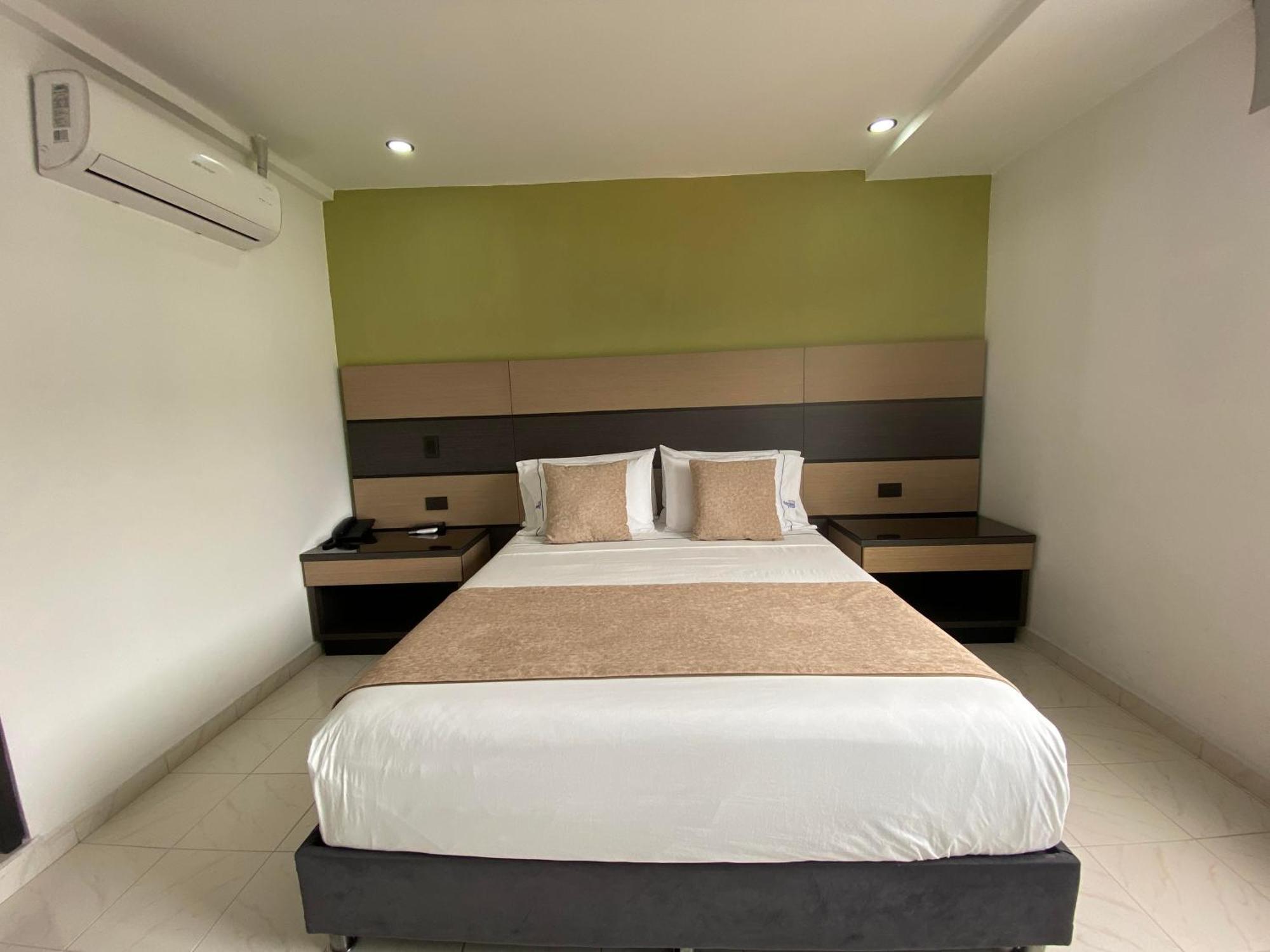 Hotel Plaza Real Ocana Екстер'єр фото