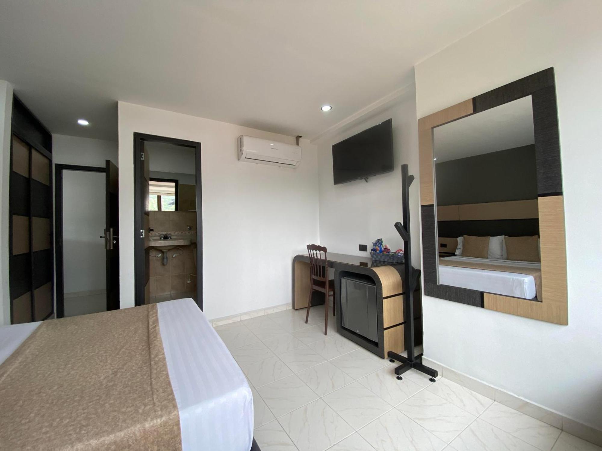 Hotel Plaza Real Ocana Екстер'єр фото