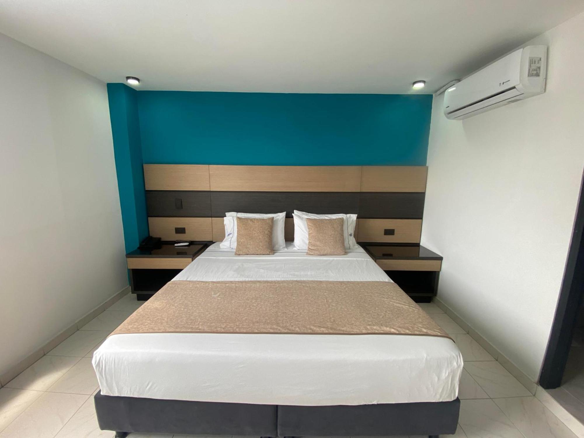 Hotel Plaza Real Ocana Екстер'єр фото