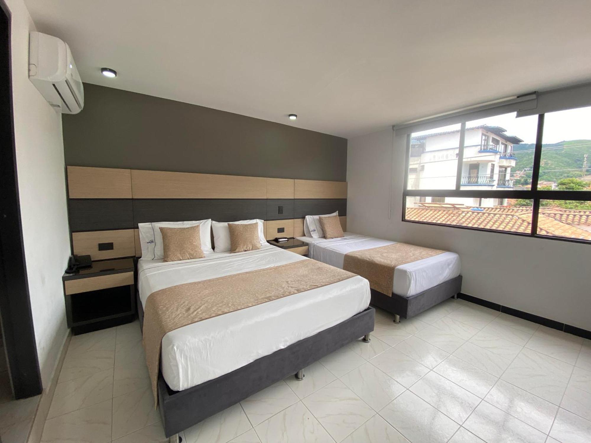Hotel Plaza Real Ocana Екстер'єр фото